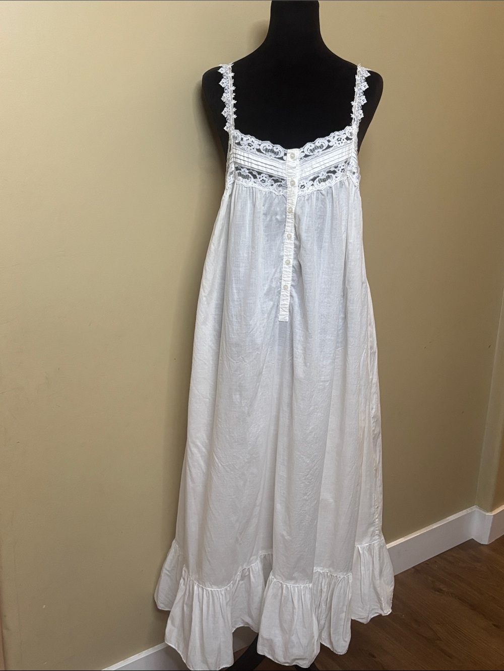 Vintage Victoria's Secret white "Country Cotton" nightgown